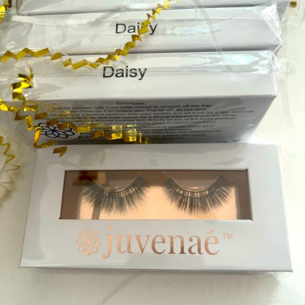 Juvenae lash sets and black adhesive